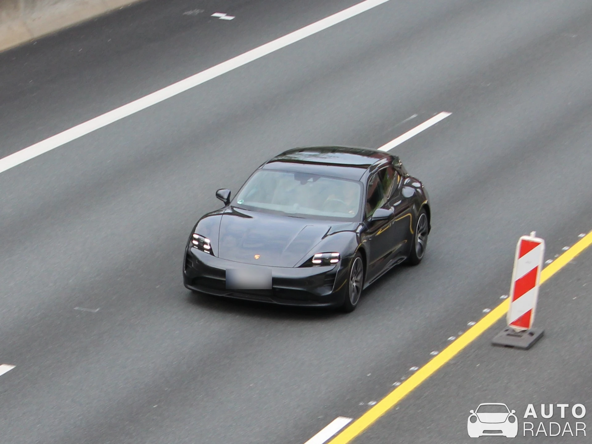 Porsche Taycan Cross Turismo MkI spotted in Chemnitz