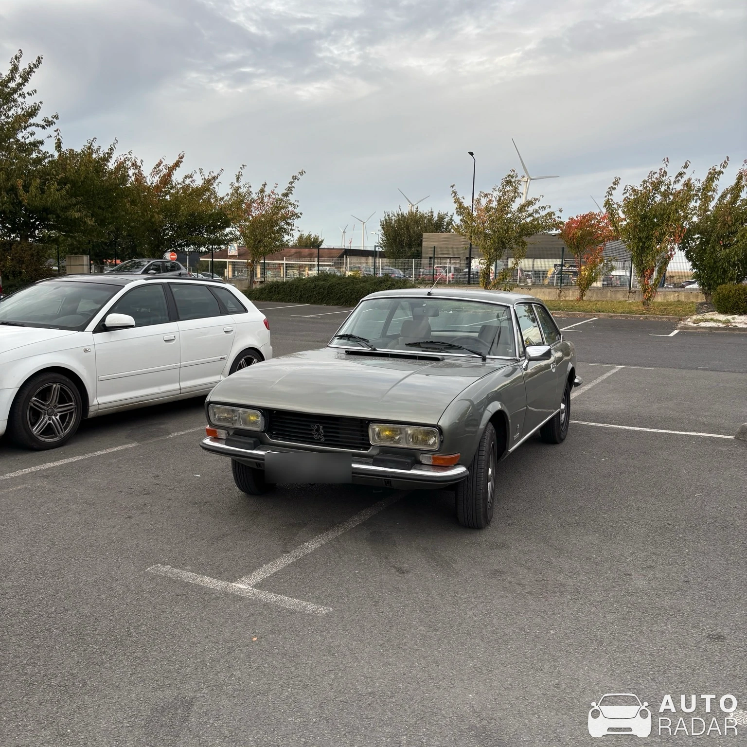 Peugeot 504 Coupé spotted in Breteuil