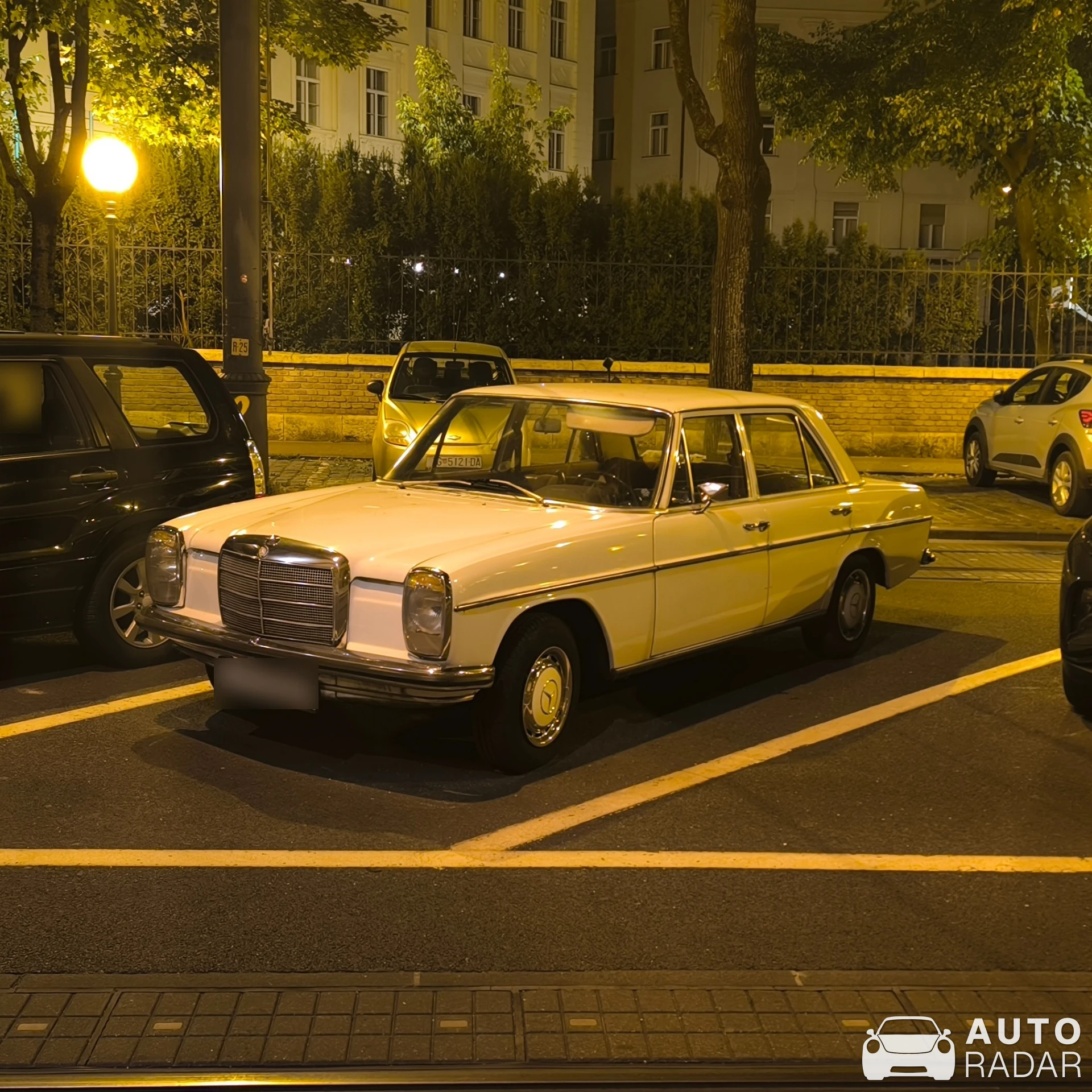 Mercedes-Benz E-Klasse W115 spotted in Zagreb