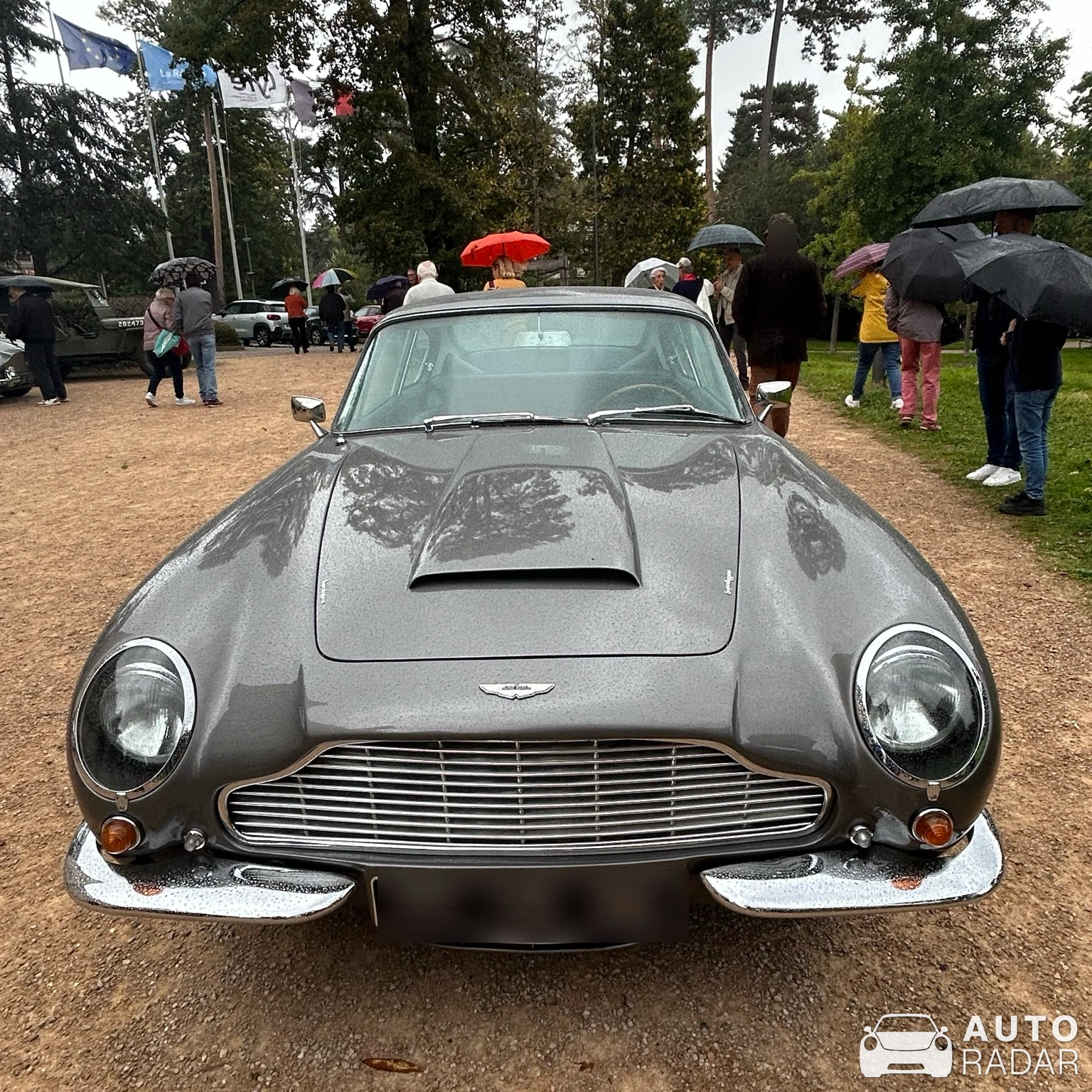 Aston Martin DB6 MKII spotted in Écully