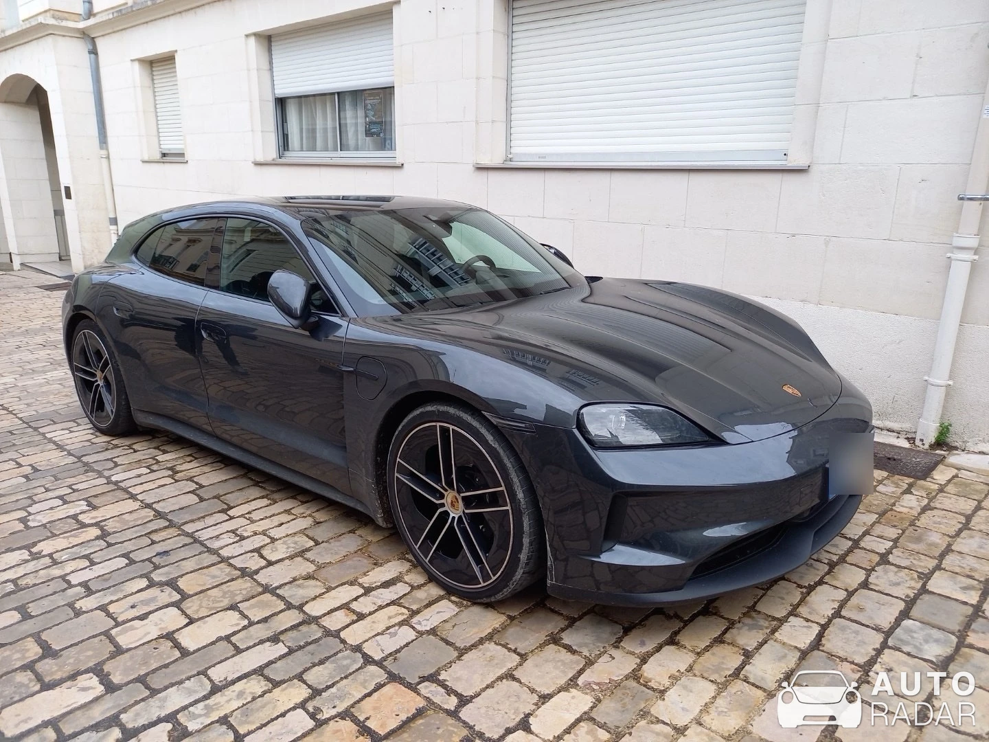 Porsche Taycan Sport Turismo spotted in Poitiers
