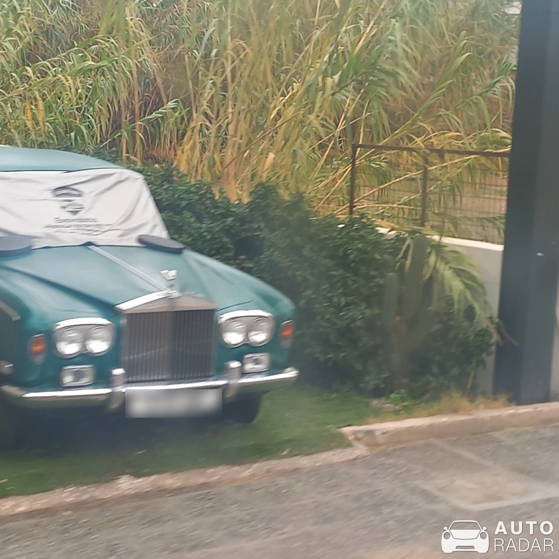 Rolls-Royce Silver Shadow II spotted in Alimos, Greece
