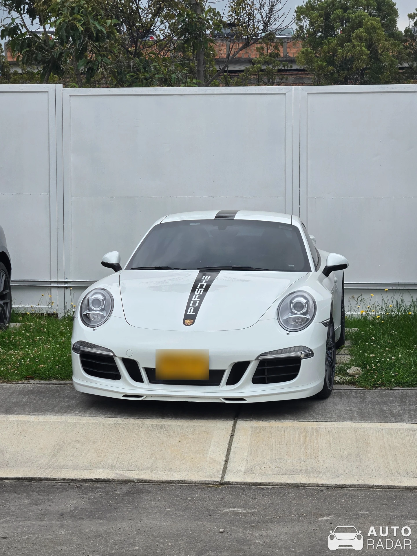 Porsche 911 S spotted in Bogotá, Colombia