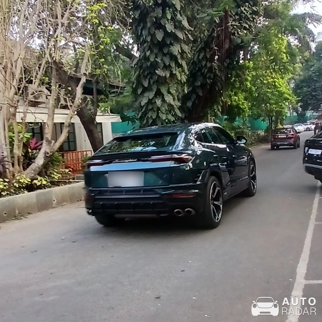Lamborghini Urus spotted in Mumbai, India