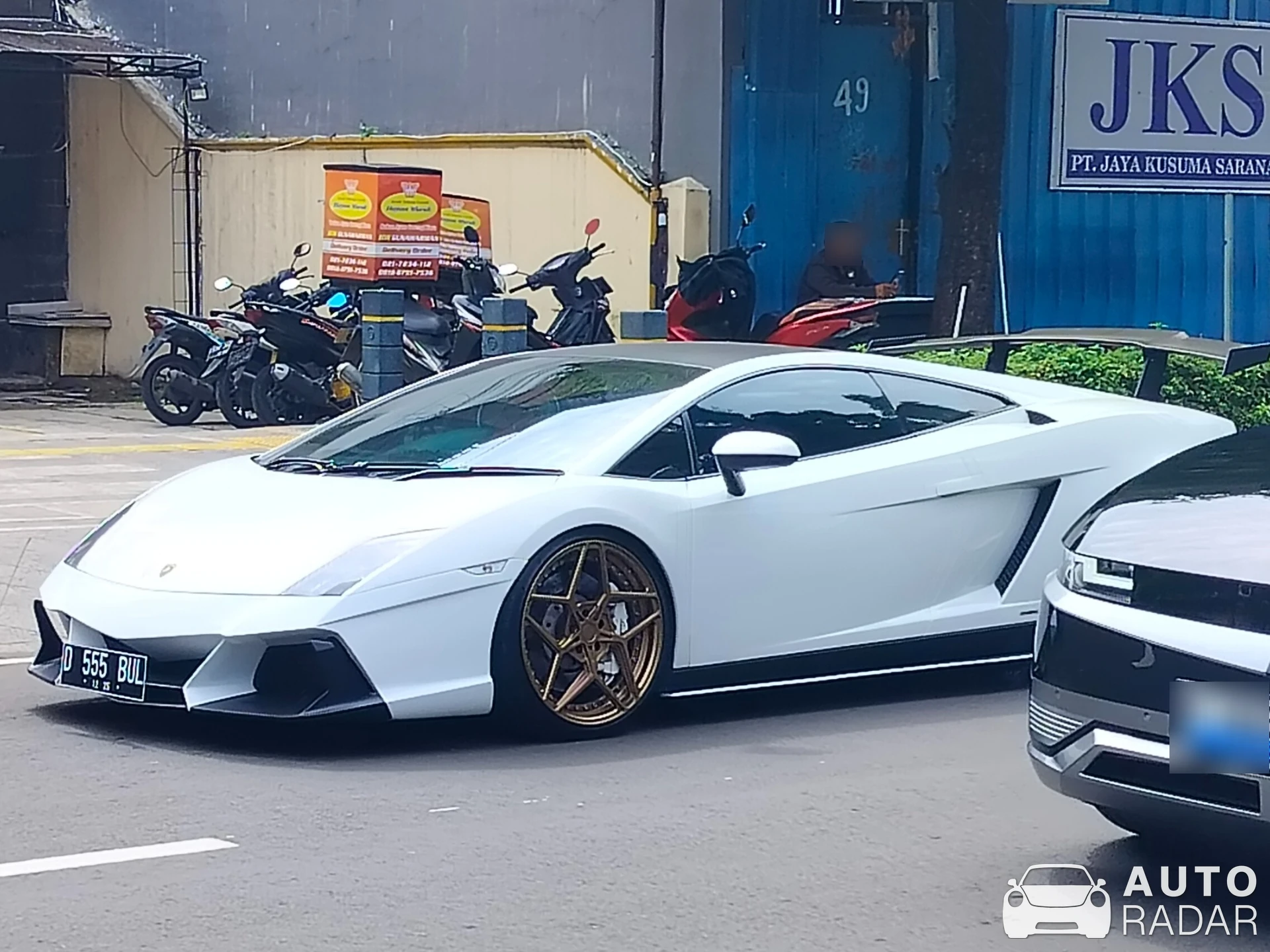 Lamborghini Gallardo LP560-4 spotted in Kota Jakarta Selatan, Indonesia
