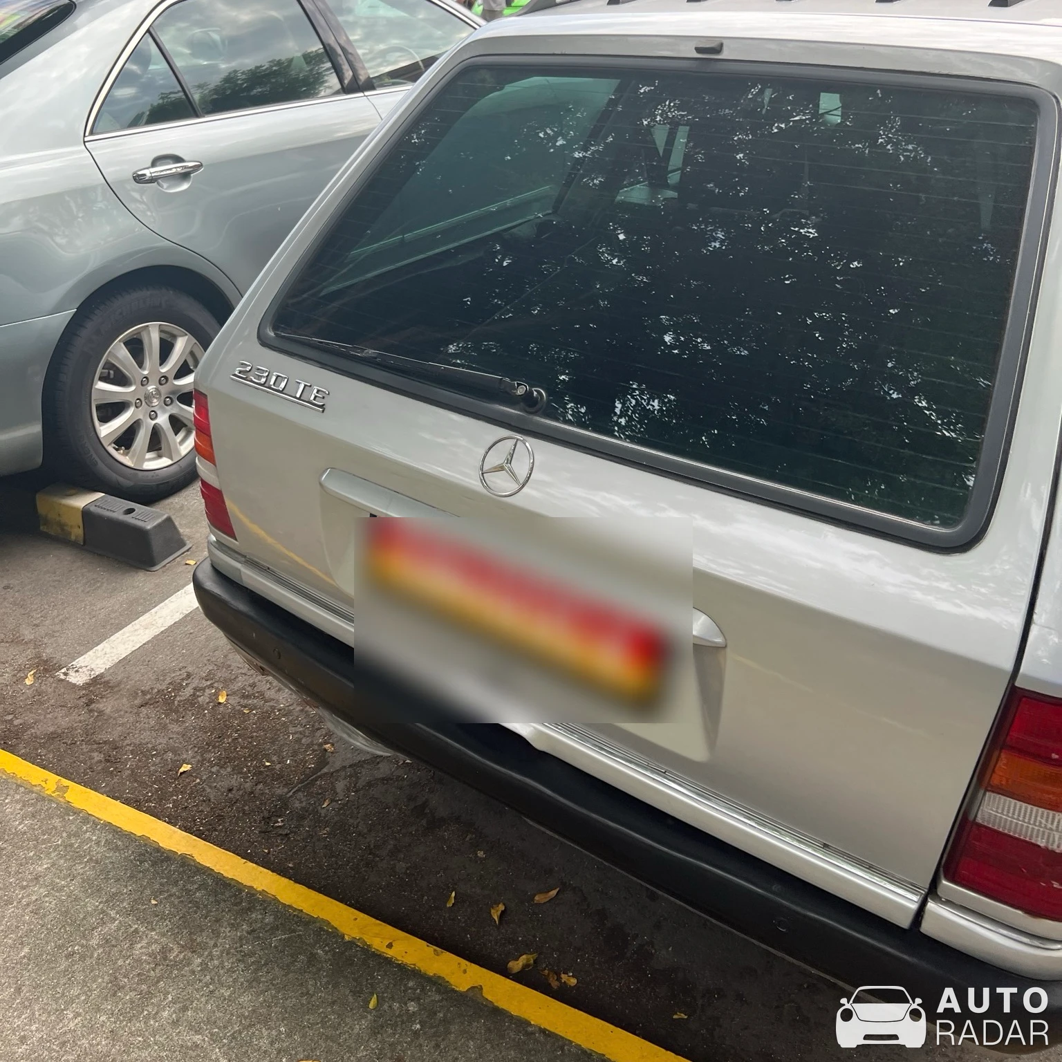 Mercedes-Benz E320 Wagon W124 spotted in Singapore
