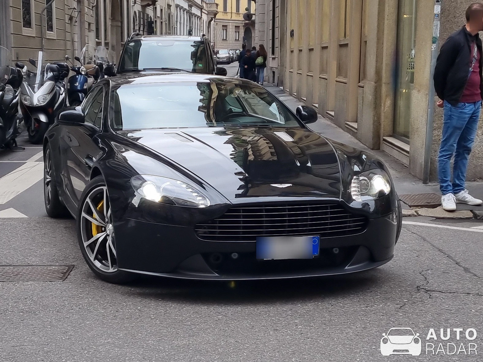 Aston Martin V8 Vantage S spotted in Milano, Italia
