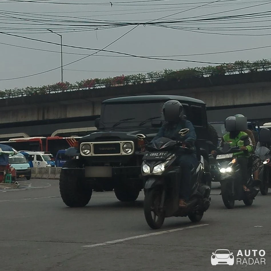 Toyota Land Cruiser FJ40 spotted in Jakarta