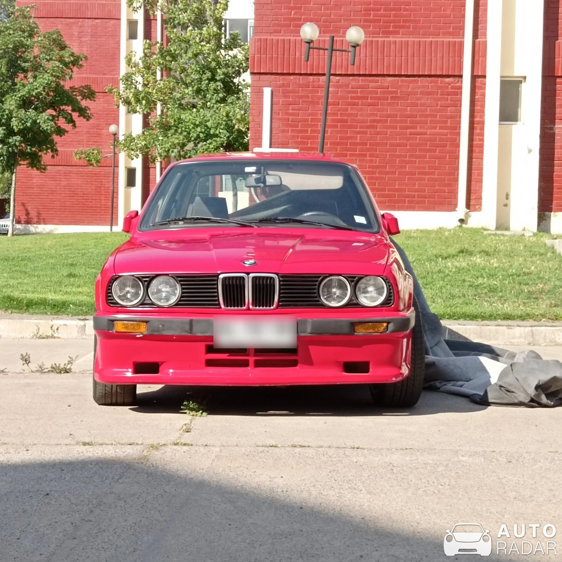 BMW 3 Series E30 spotted in Las Condes, Chile