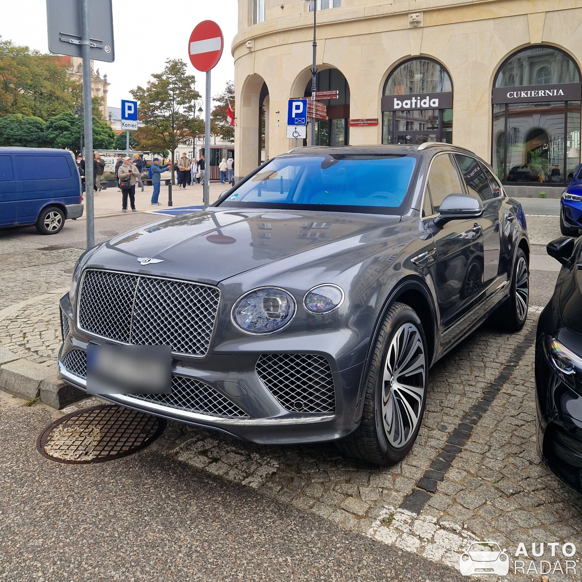Bentley Bentayga V8 2021 spotted in Warszawa, Poland