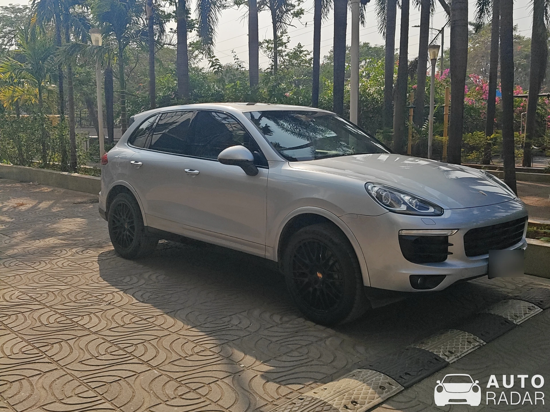 Porsche Cayenne spotted in Mumbai, India