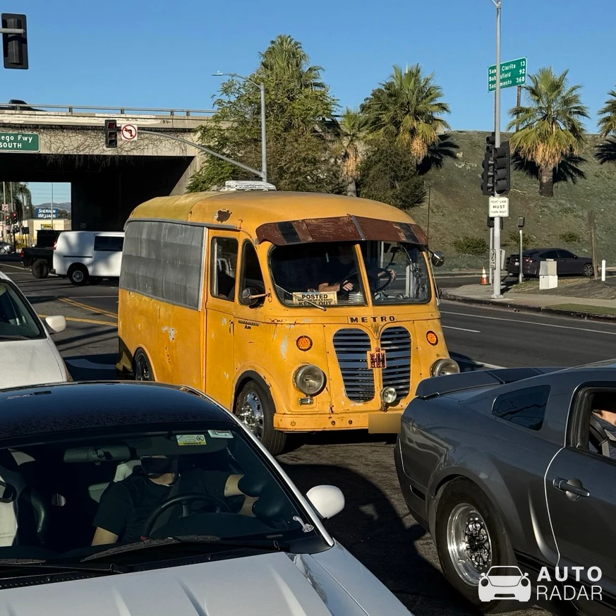 International Metro Van spotted in Los Angeles