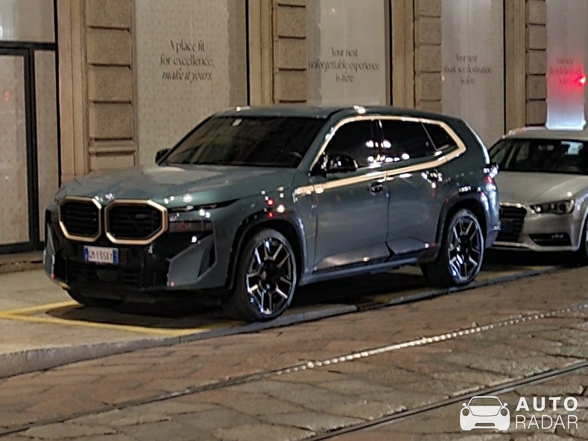 BMW XM G09 spotted in Milano, Italia