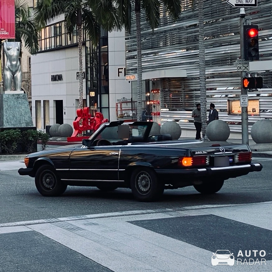Mercedes-Benz 350SL spotted in Beverly Hills