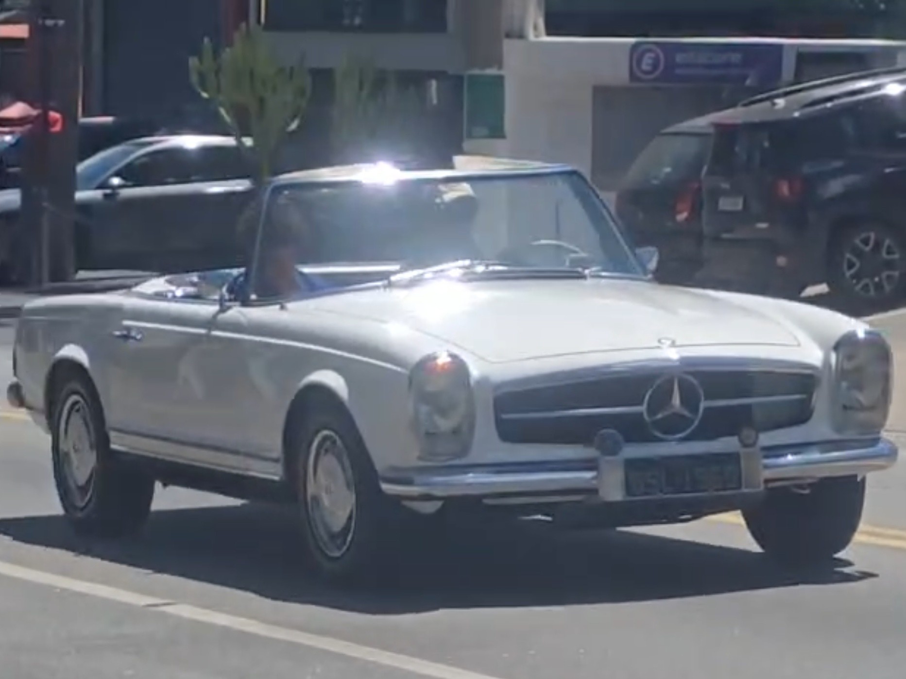 Mercedes-Benz W113 230 SL