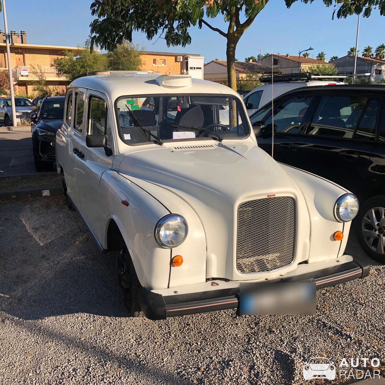 Austin FX4 spotted in Marseillan