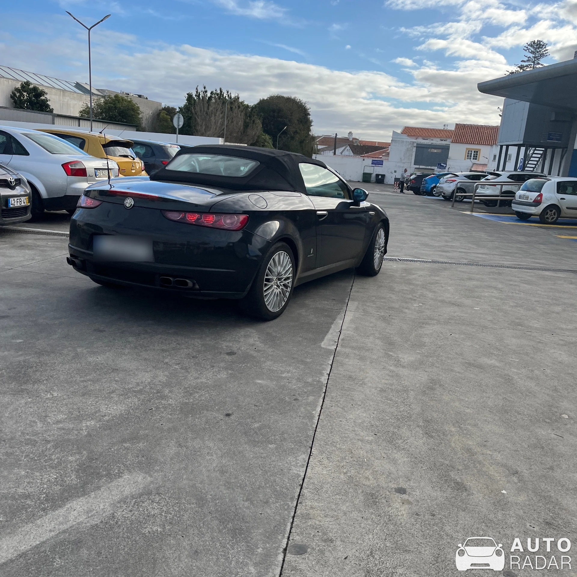 Alfa Romeo Spider 2.0i spotted in Praia da Vitória, Portugal