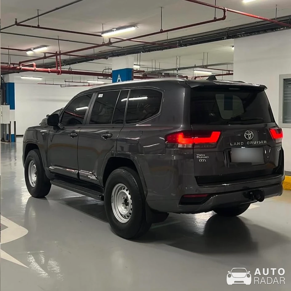 Toyota Land Cruiser 300 Series 2022 spotted in Doha
