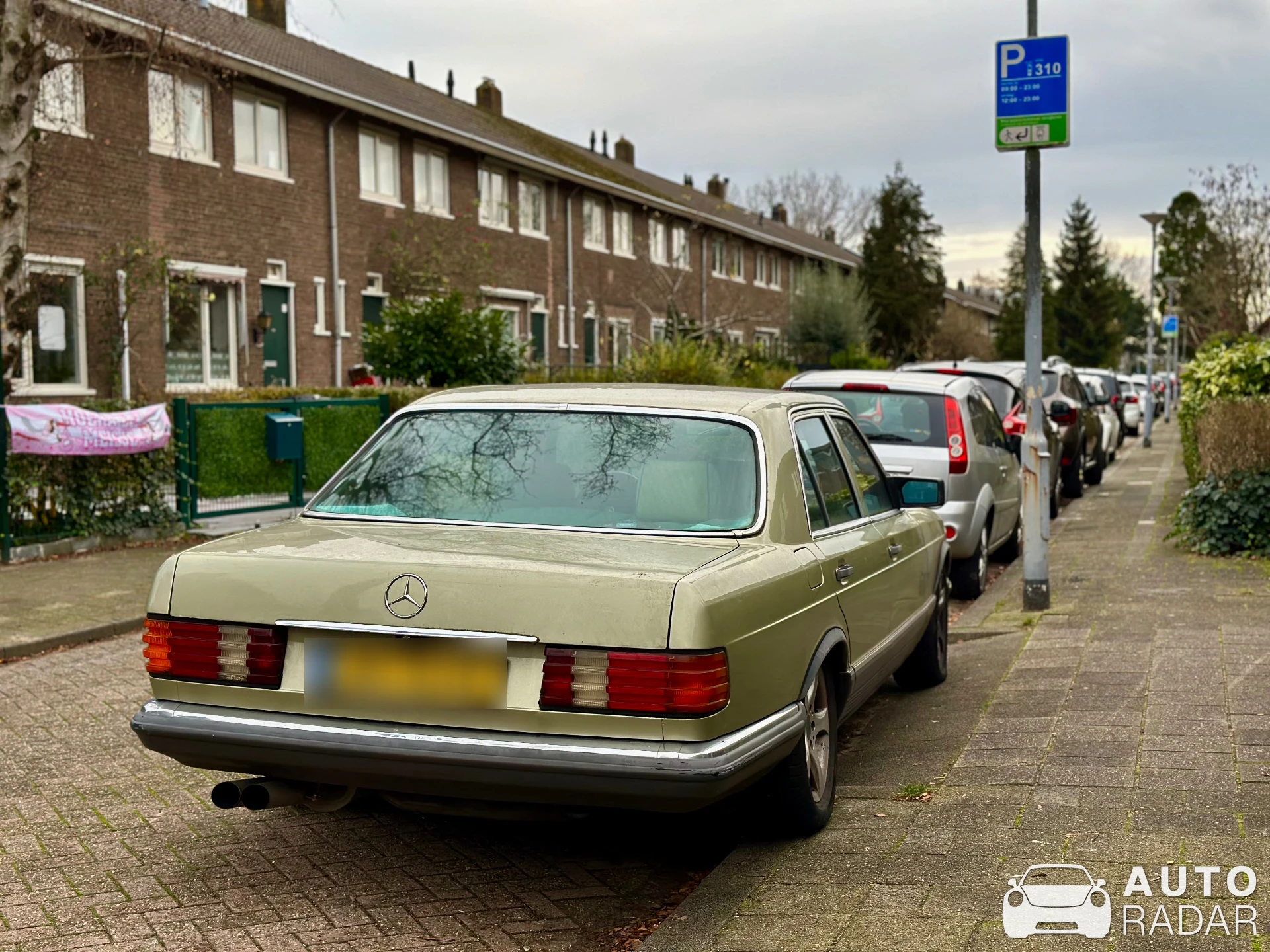 Mercedes-Benz 300SE W126 spotted in Rotterdam