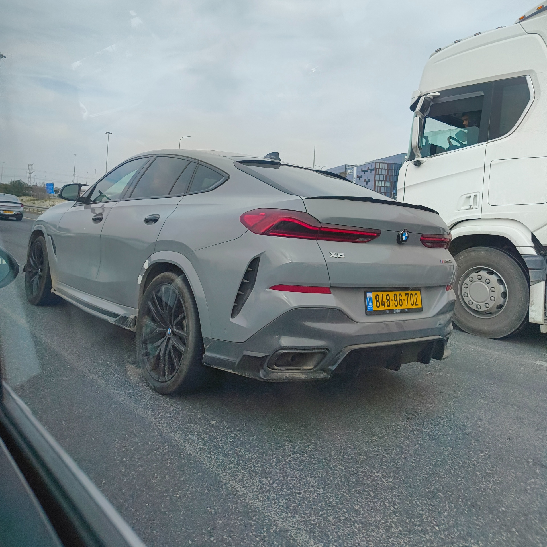 BMW X6 M50i G06