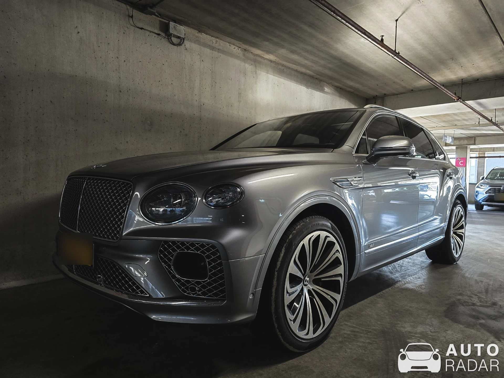 Bentley Bentayga V8 2021 First Edition spotted in Rotterdam