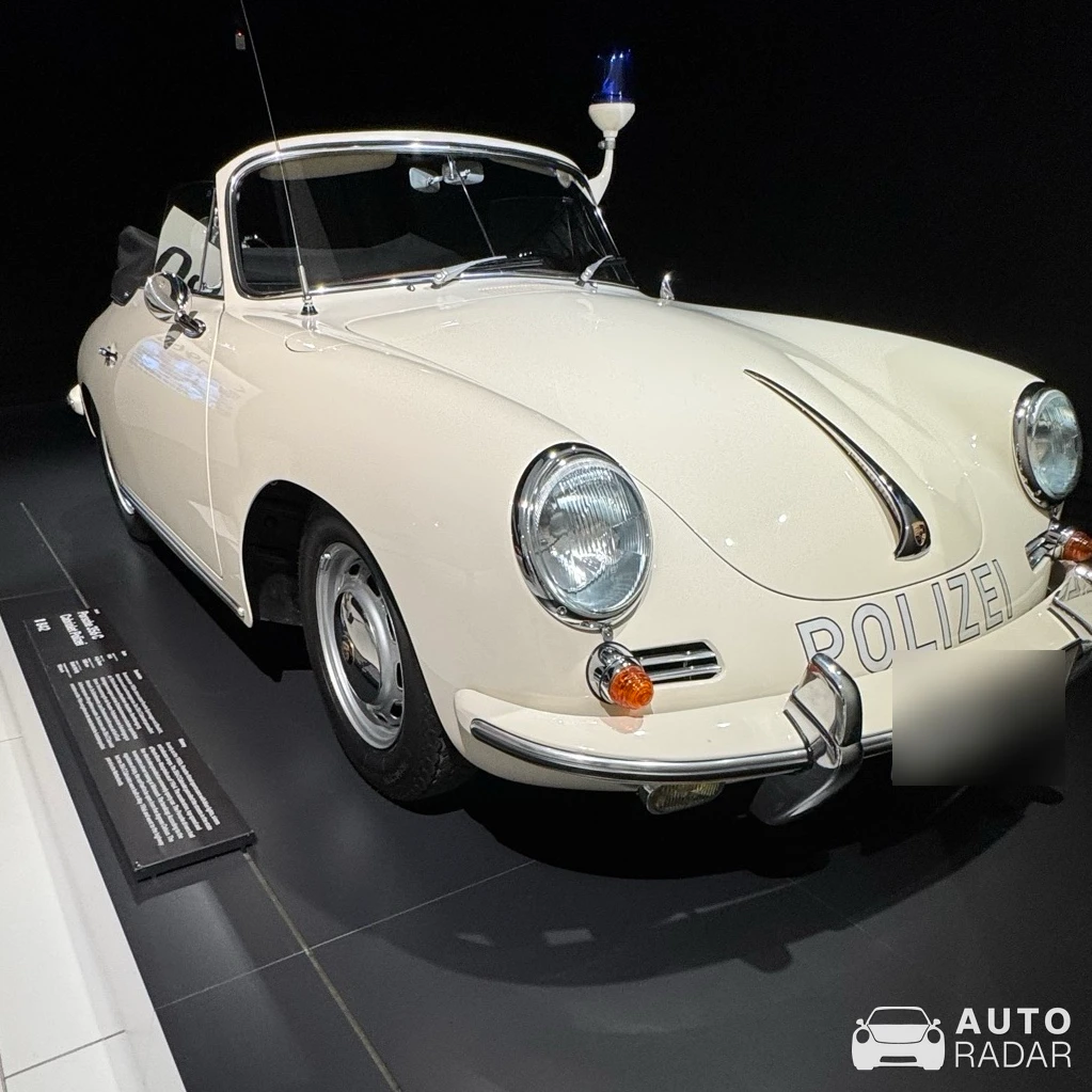 Porsche 356 C Cabriolet Polizei spotted in Stuttgart