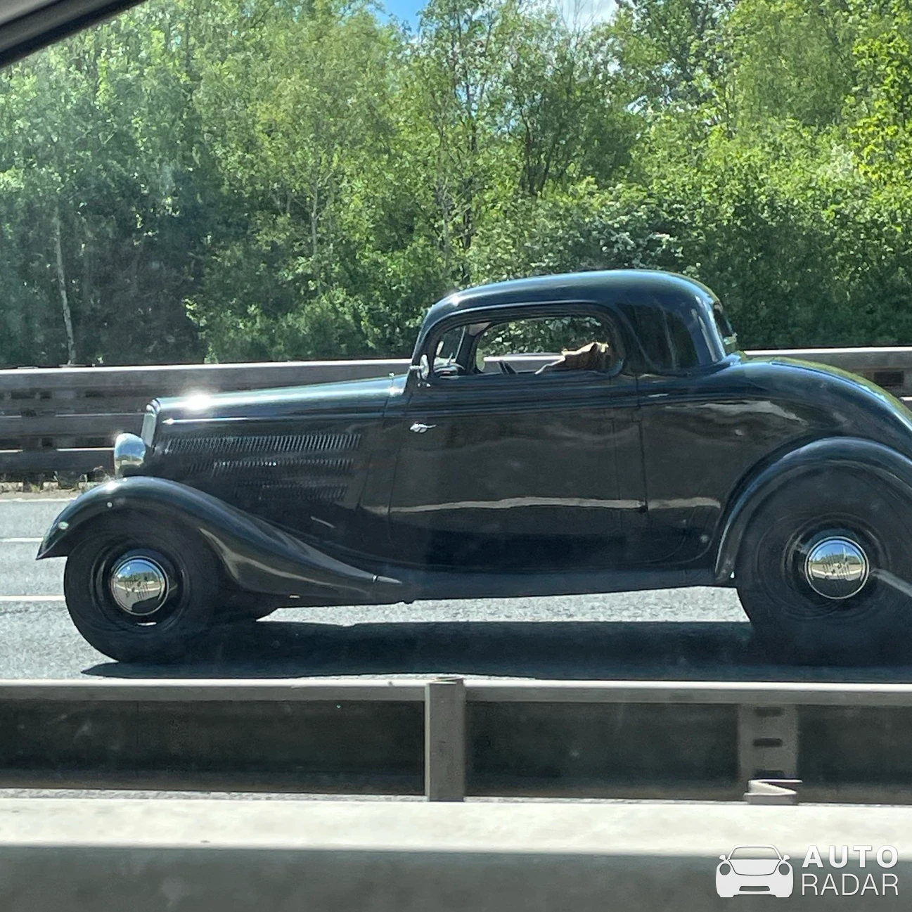 Ford 1933 spotted