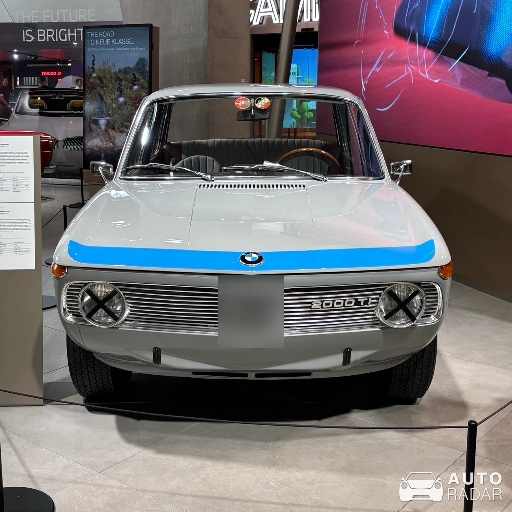 BMW 2000 Tilux spotted in München