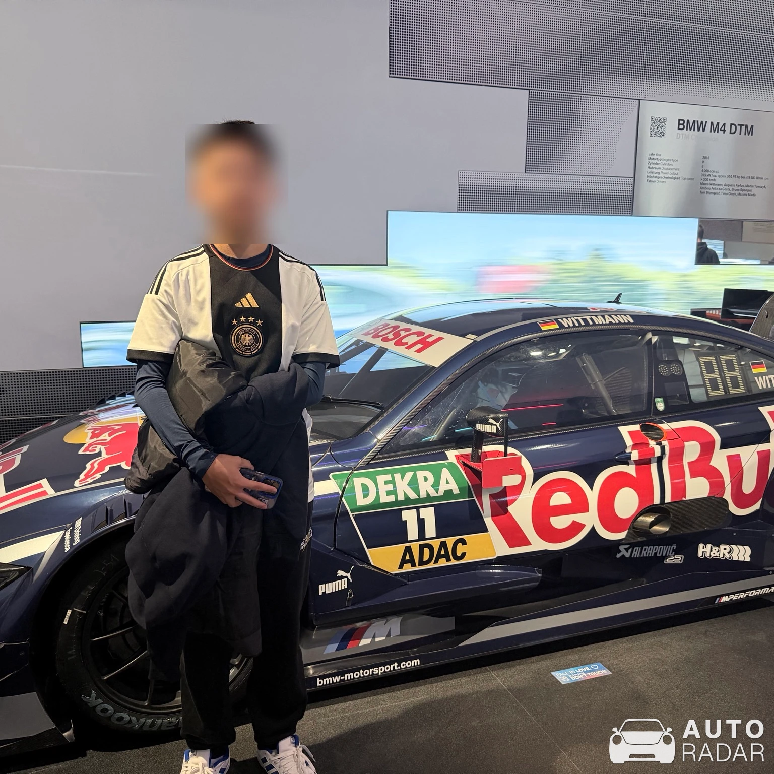 BMW M4 DTM spotted in 迪拜