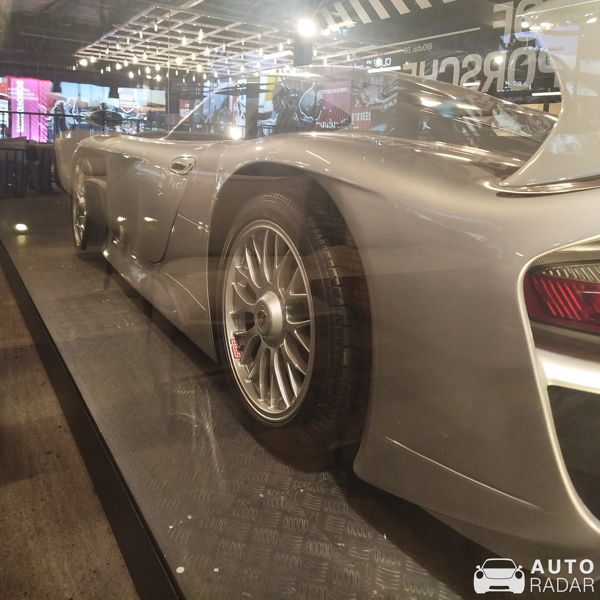 Porsche 996 GT1 Straßenversion spotted in Jebel Ali, United Arab Emirates