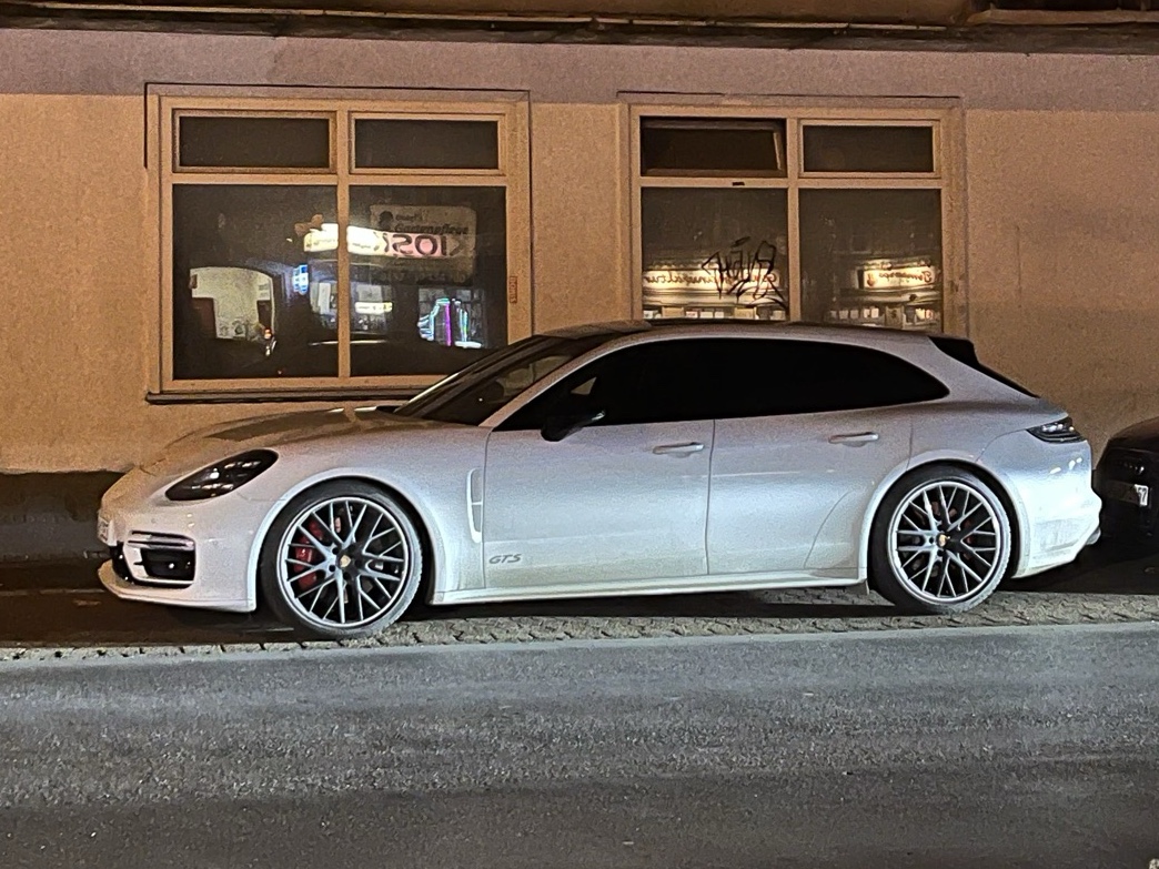 Porsche 971 Panamera GTS Sport Turismo