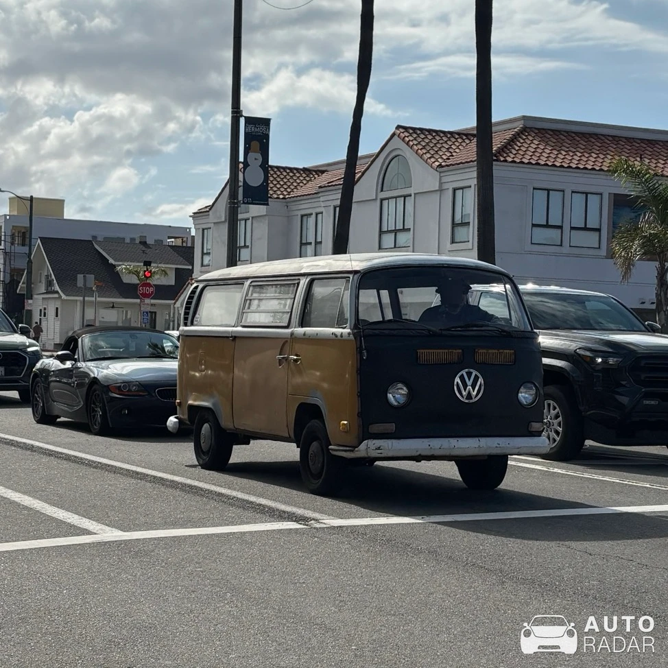 Volkswagen T2 Crew Cab Pickup spotted in Hermosa Beach