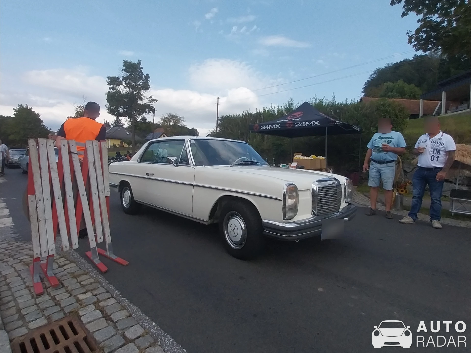 Mercedes-Benz 230E W114 spotted in Unterlamm