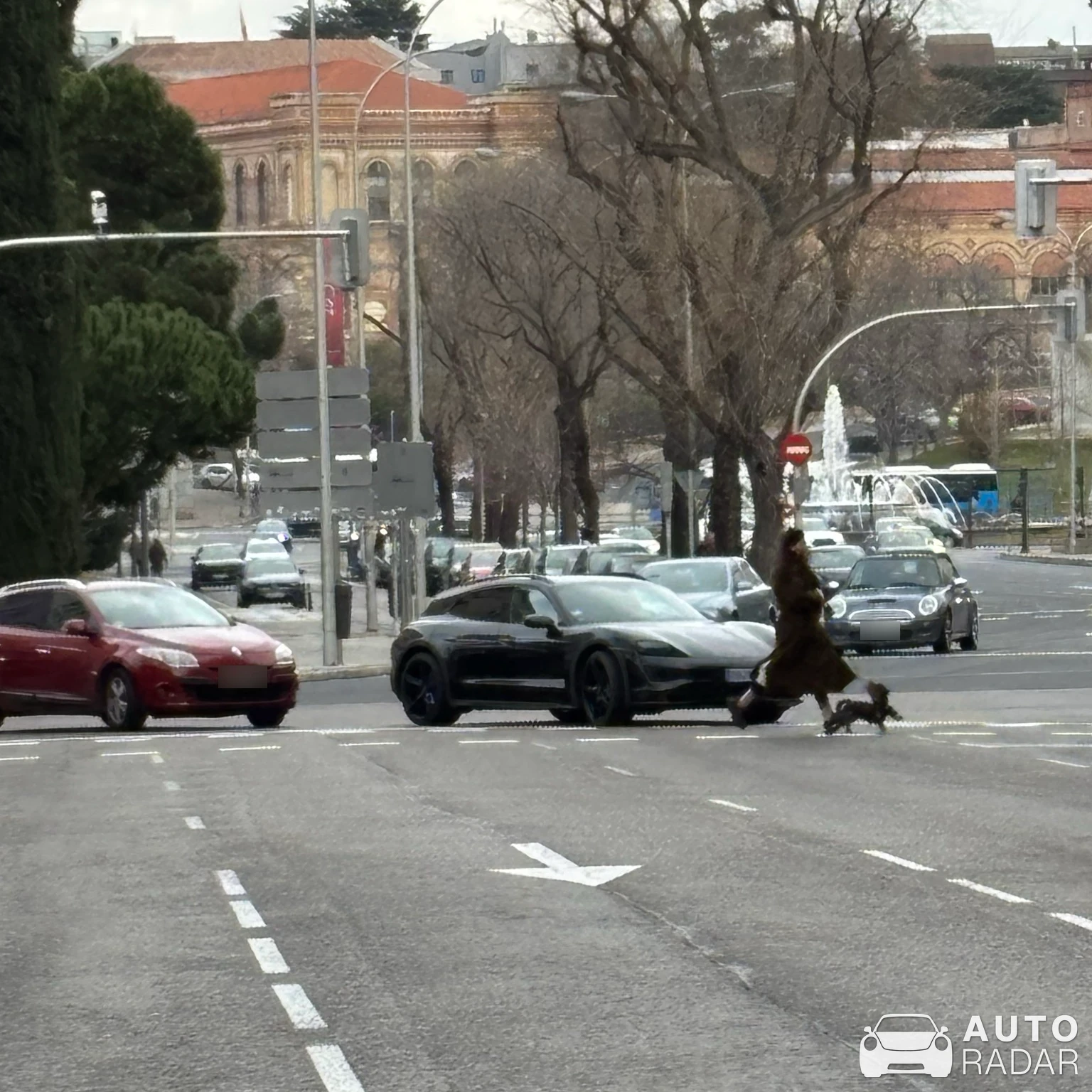 Porsche Taycan 4 Cross Turismo spotted in Madrid, España