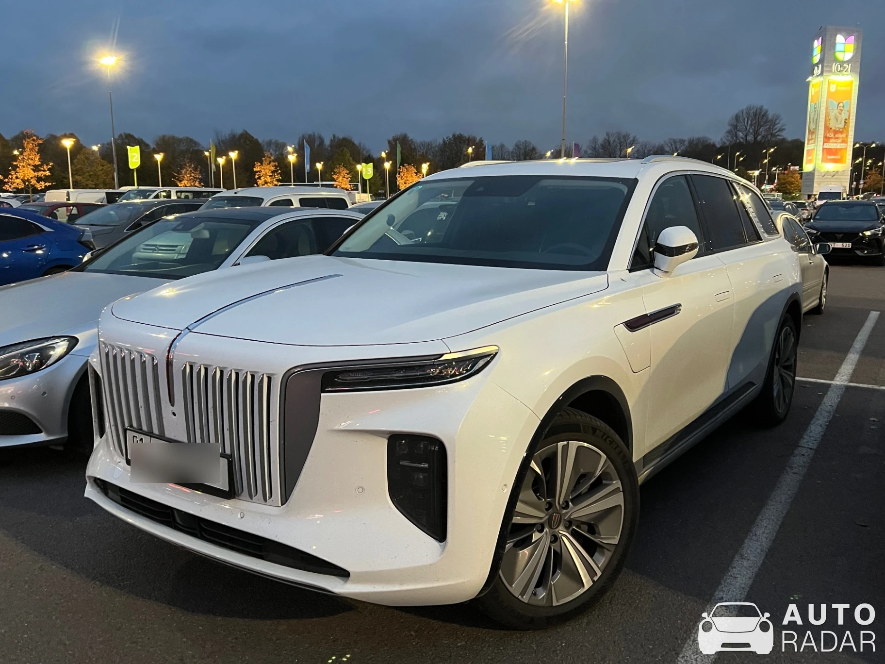 Hongqi E-HS9 spotted in Tallinn, Estonia