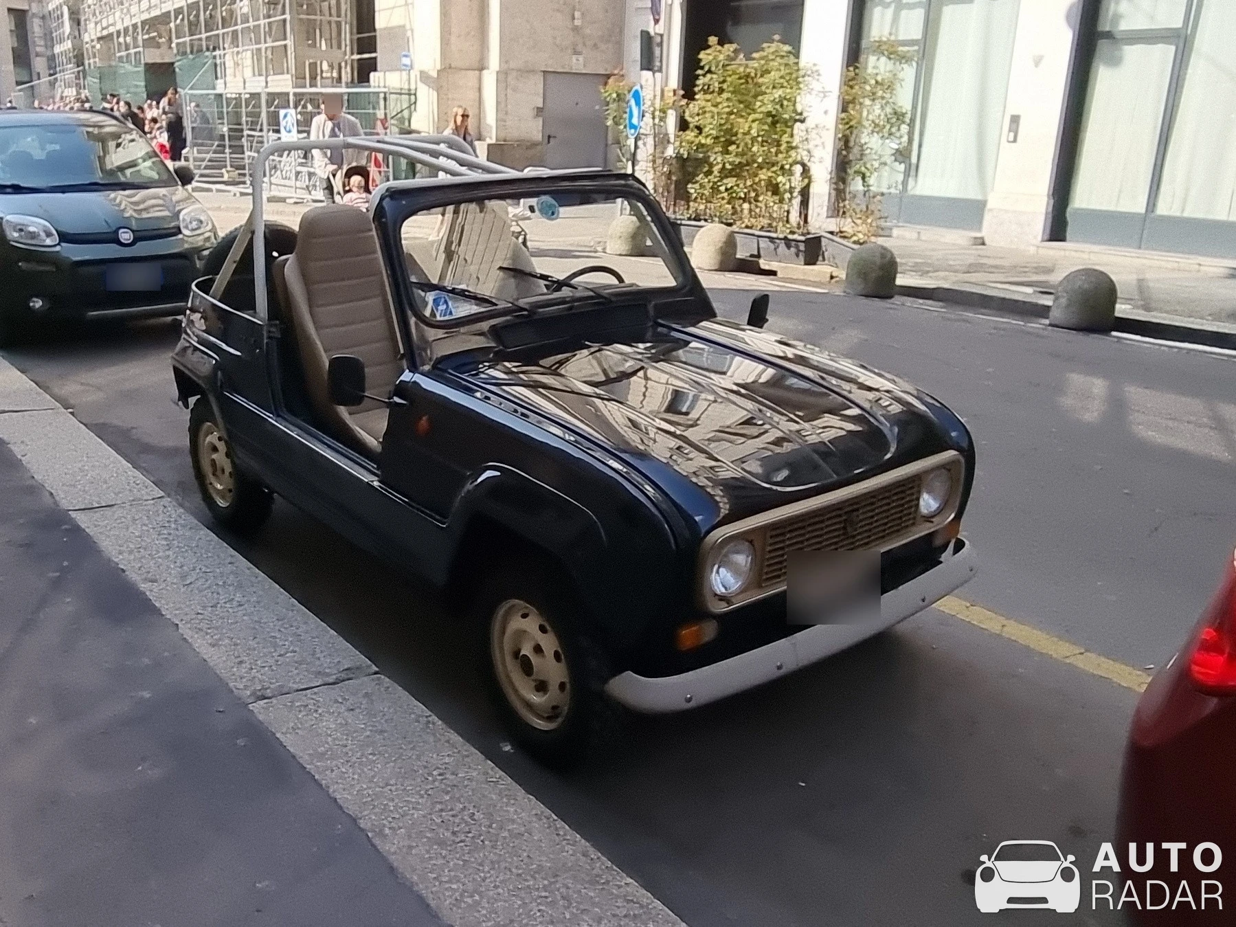 Renault 4L spotted in Milano