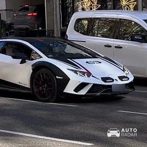 Lamborghini Huracán LP610-4 Sterrato spotted in Madrid, Spain