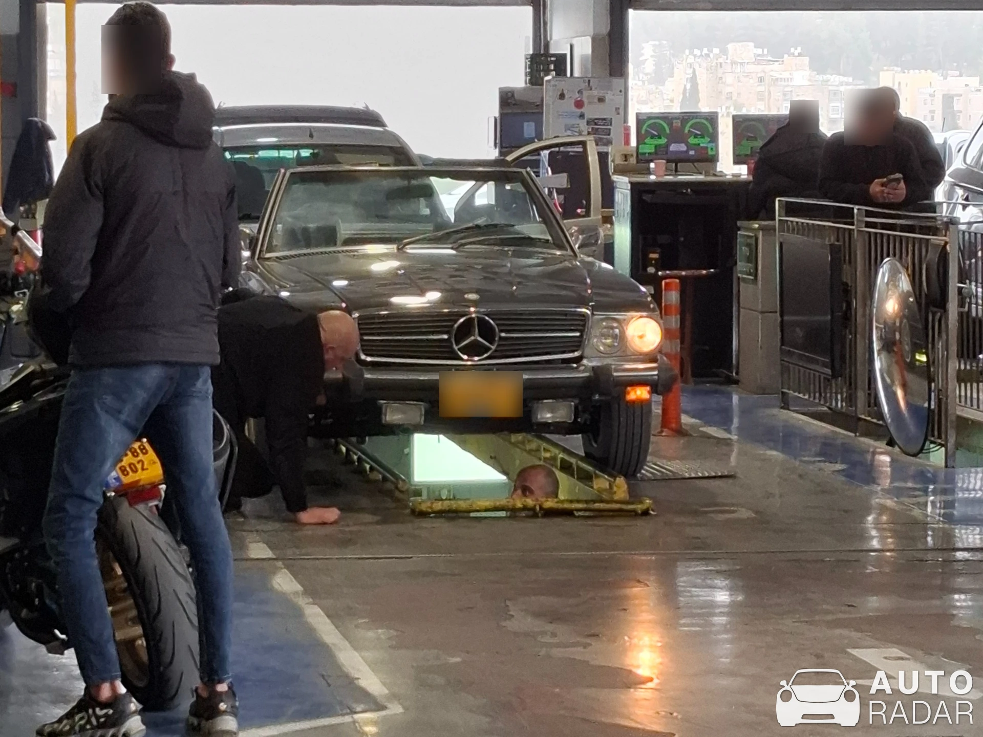 Mercedes-Benz 450 SL spotted in Jerusalem