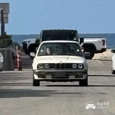 BMW 3 Series E30 spotted in Hermosa Beach, United States