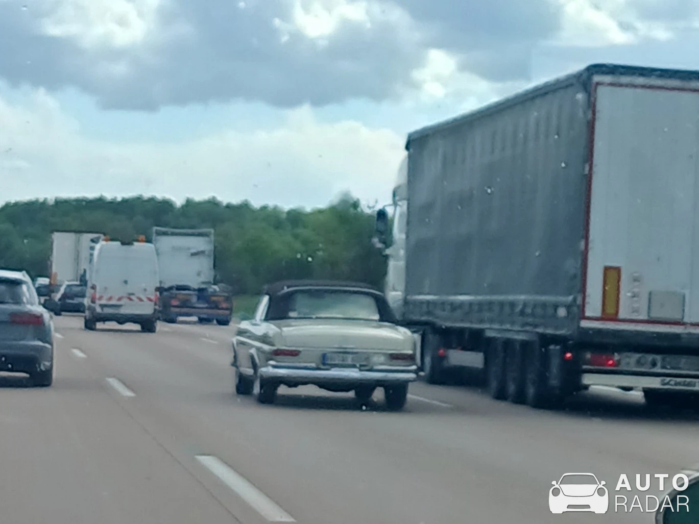 Mercedes-Benz W123 spotted in Hamburg