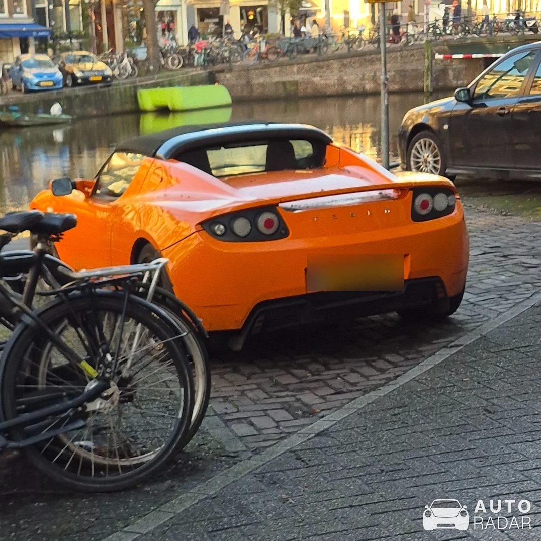 Tesla Roadster spotted in Amsterdam, Netherlands