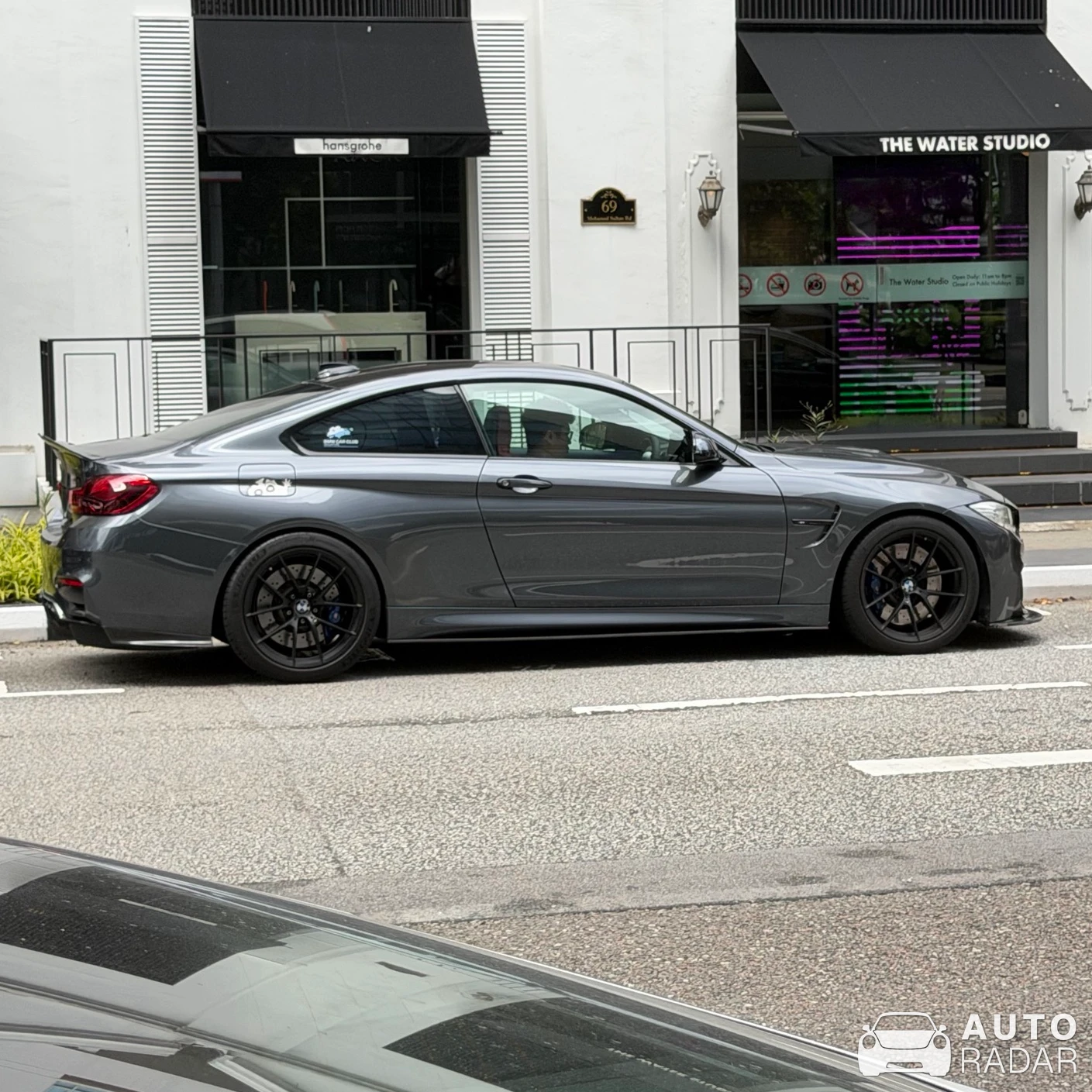 BMW M4 F82 Coupé spotted in Singapore, 싱가포르
