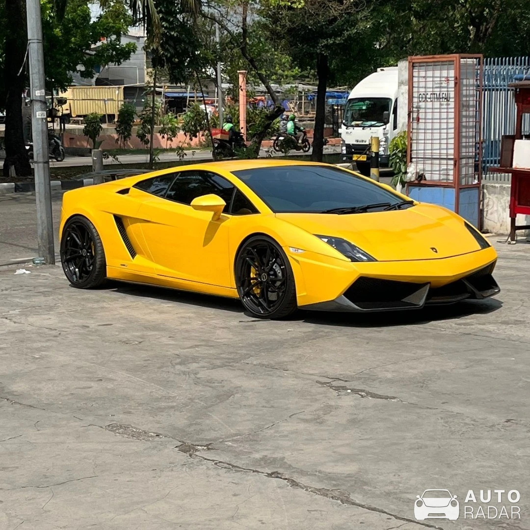 Lamborghini Gallardo LP570-4 Superleggera spotted in Kota Jakarta Barat, Indonesia