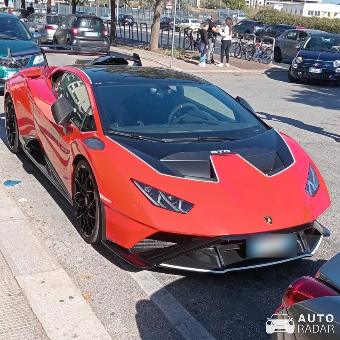 Lamborghini Huracán LP640-2 STO spotted in Bari, Italy