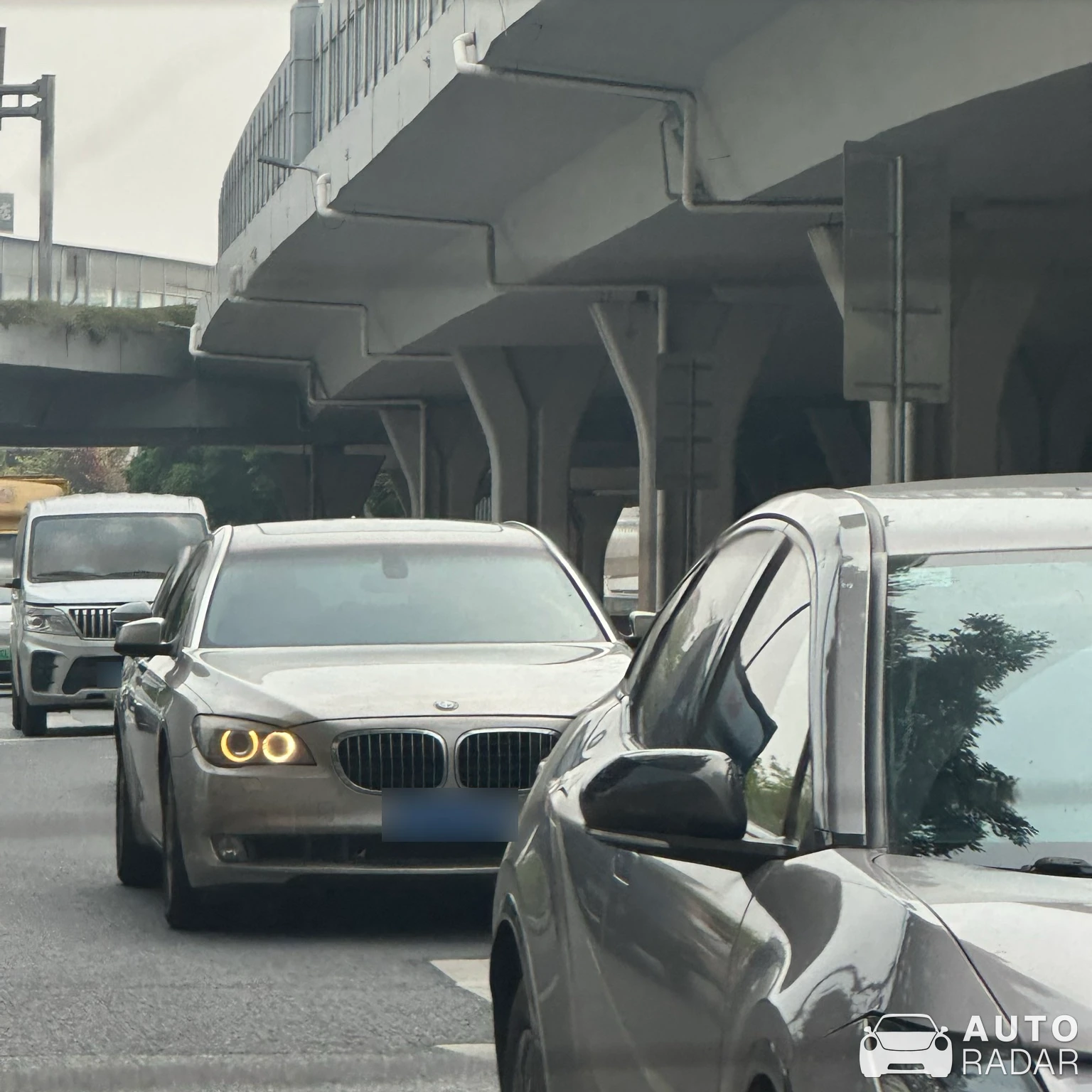 BMW 7 Series F01 spotted in Guang Zhou Shi