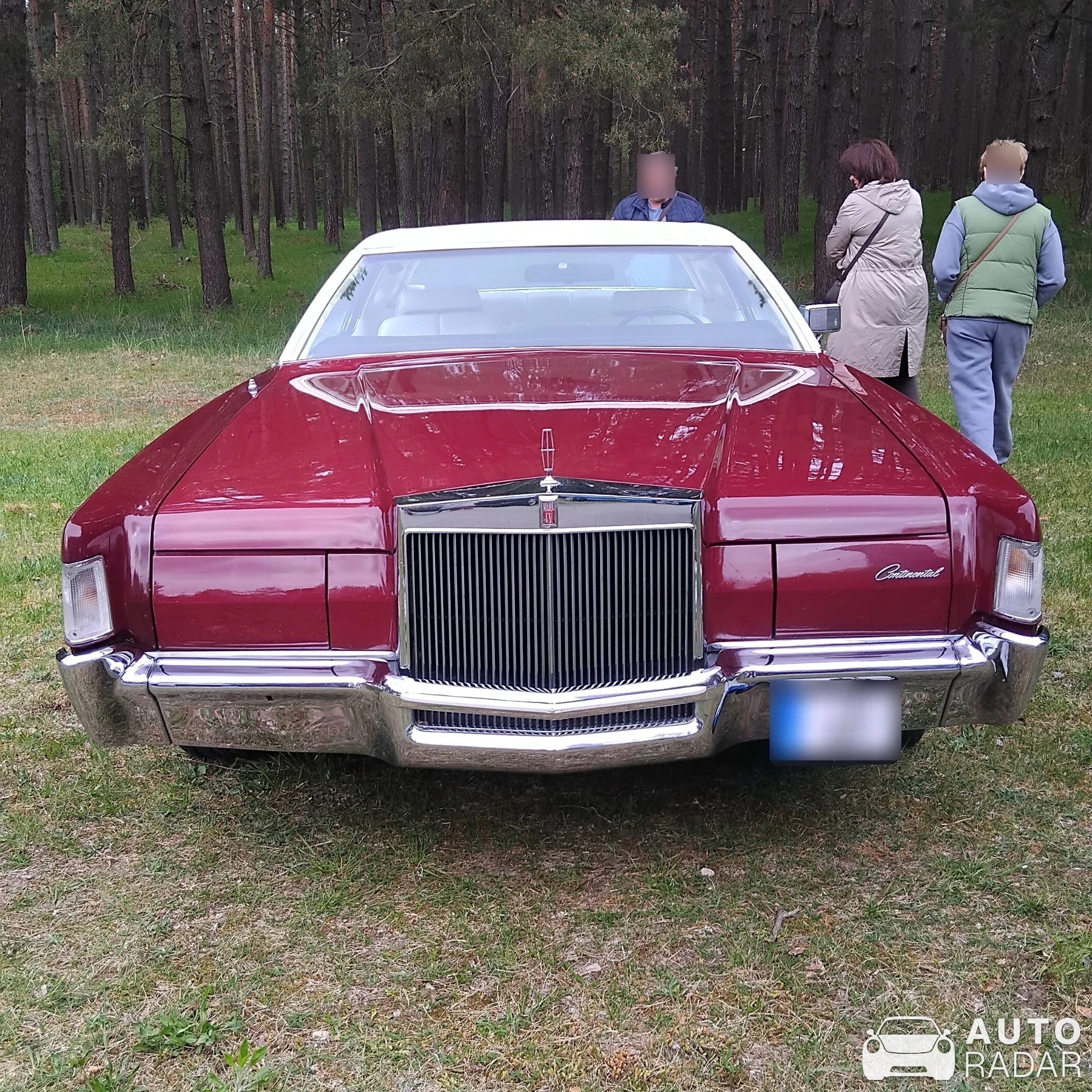 Lincoln Continental Mark IV spotted in Riga