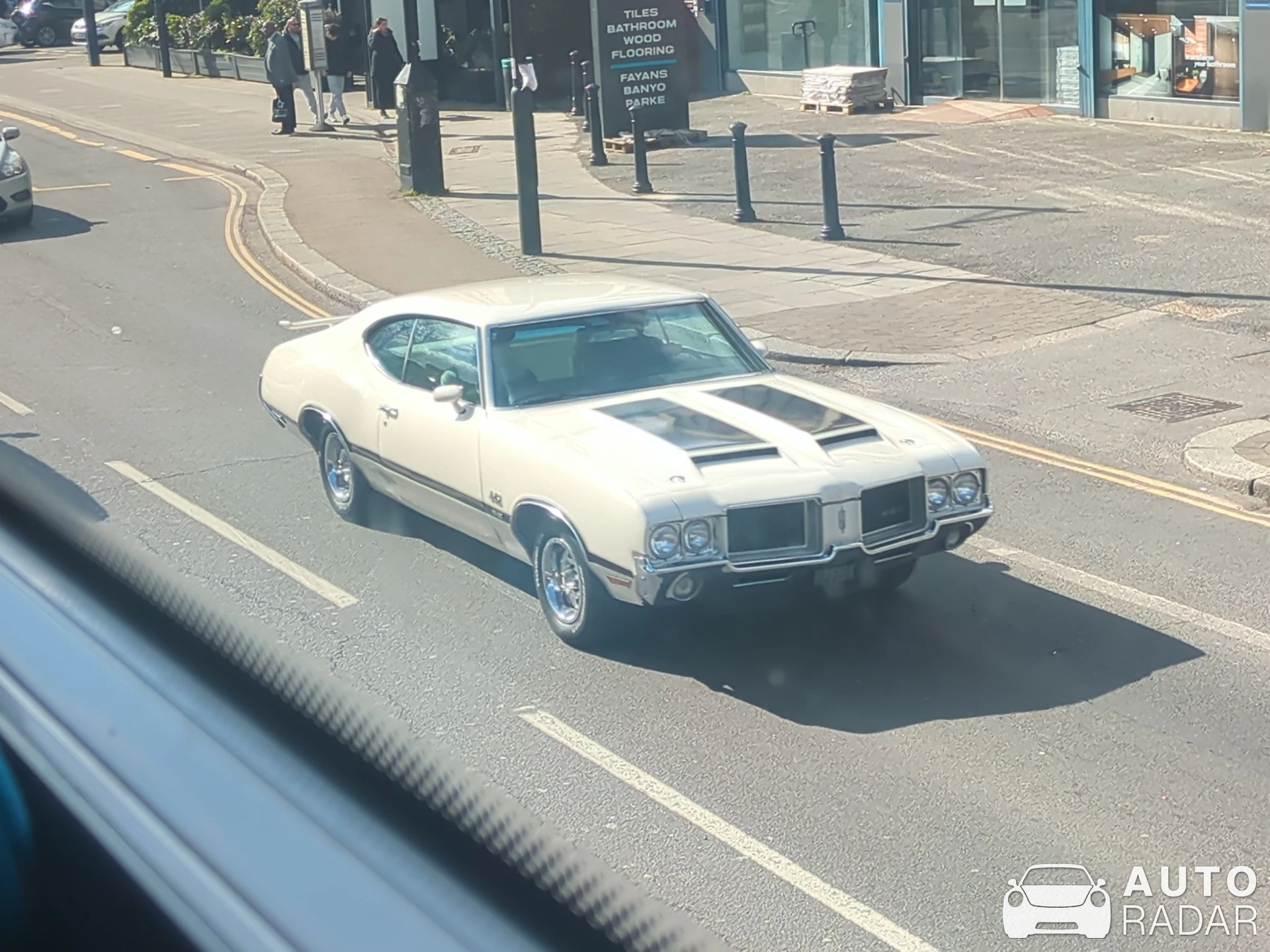Oldsmobile 442 spotted in London