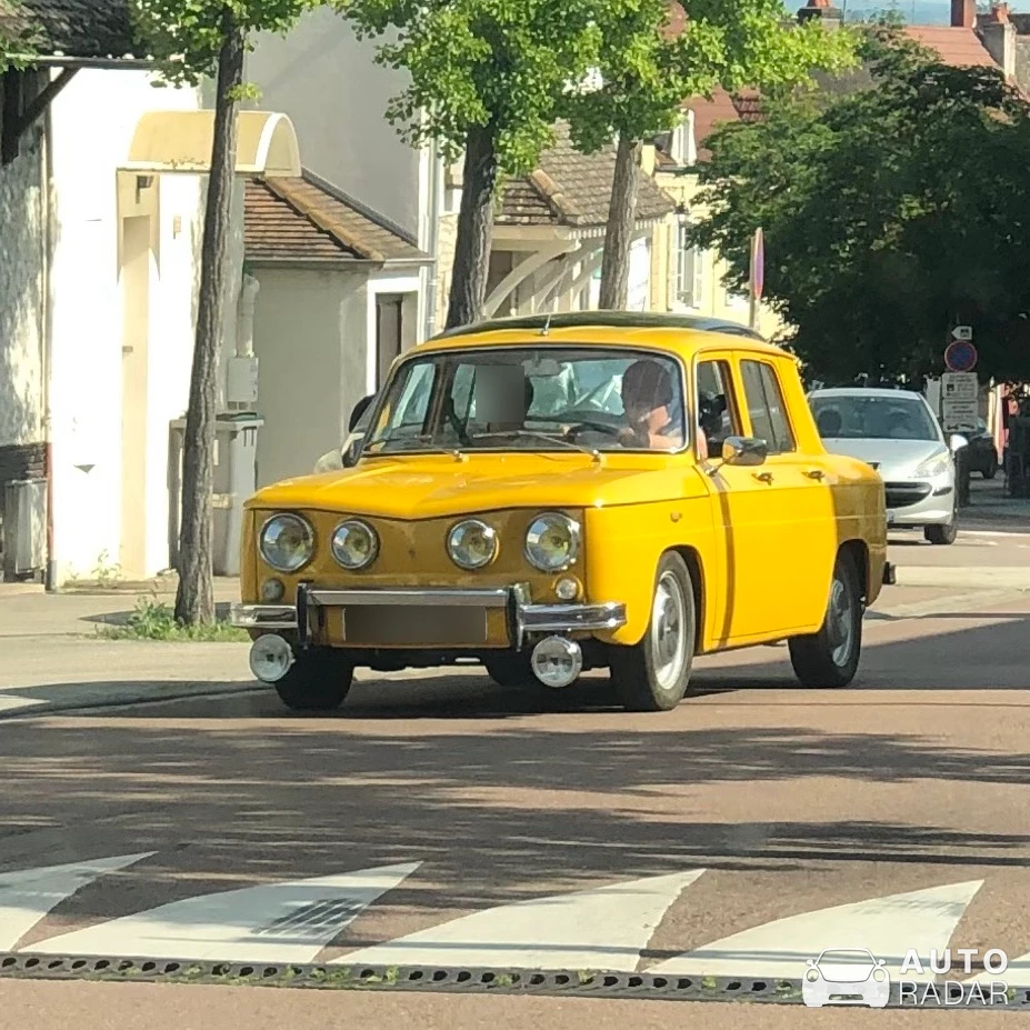 Renault 8 Gordini spotted in Chagny