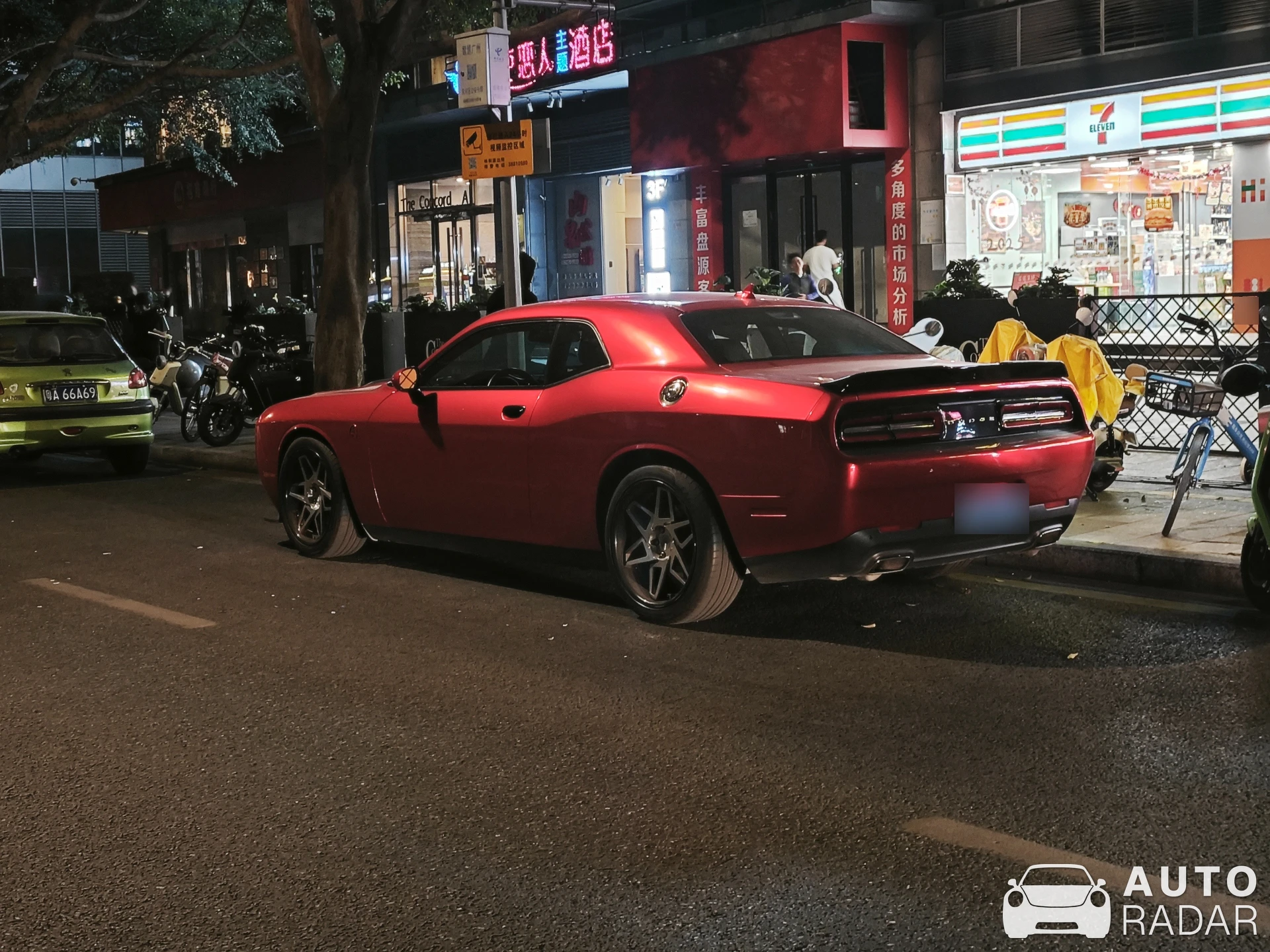 Dodge Challenger SRT Hellcat spotted in 广州市, 中國