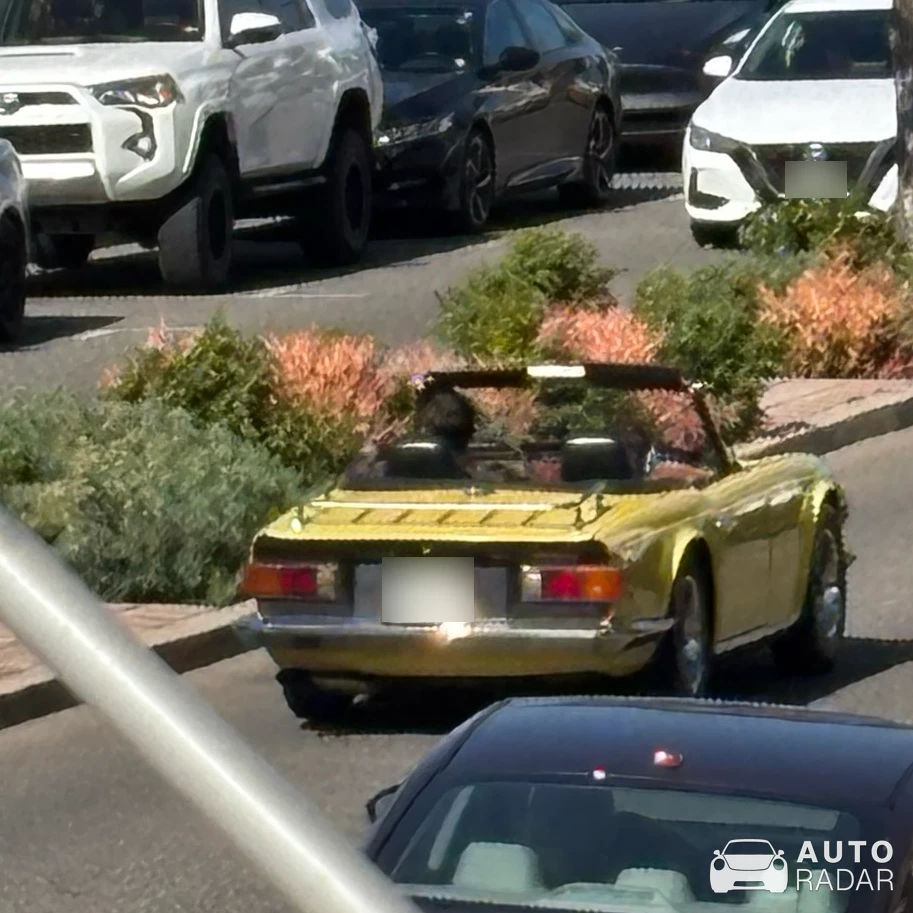 Fiat 124 Sport Spider spotted in Hermosa Beach, United States